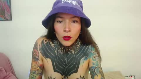 Snapshot of eimytatto_ chatting on 01/08/25, 06:52 Carla online show from 01/08/25, 06:52