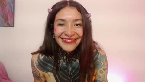Snapshot of eimytatto_ chatting on 01/16/25, 11:27 Carla online show from 01/16/25, 11:27