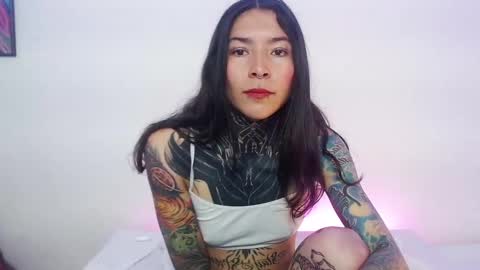 Snapshot of eimytatto_ chatting on 01/18/25, 02:33 Carla online show from 01/18/25, 02:33