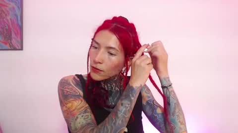 Snapshot of eimytatto_ chatting on 01/29/25, 12:43 Carla online show from 01/29/25, 12:43