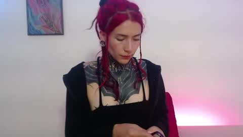 Snapshot of eimytatto_ chatting on 02/08/25, 01:00 Carla online show from 02/08/25, 01:00