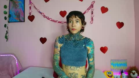 Snapshot of eimytatto_ chatting on 09/19/25, 10:32 Carla online show from 09/19/25, 10:32