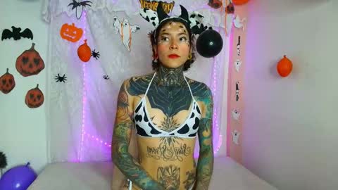 Snapshot of eimytatto_ chatting on 10/04/25, 01:47 Carla online show from 10/04/25, 01:47