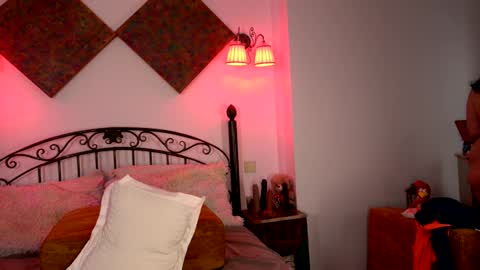 Elena online show from 02/17/25, 12:16