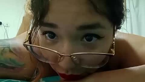 Snapshot of eireneninon chatting on 12/15/24, 02:19 Eirene online show from 12/15/24, 02:19