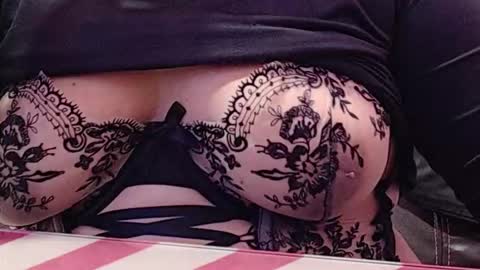 Snapshot of eireneninon chatting on 10/12/25, 06:56 Eirene online show from 10/12/25, 06:56