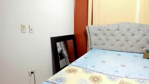 Snapshot of eitati_meghan_ chatting on 12/19/25, 10:17 eitati_meghan_ online show from 12/19/25, 10:17