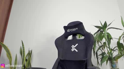 Snapshot of eithanconor1 chatting on 09/13/25, 02:11 EITHAN CONOR online show from 09/13/25, 02:11