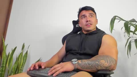 Snapshot of eithanconor1 chatting on 09/24/25, 06:22 EITHAN CONOR online show from 09/24/25, 06:22