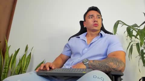 Snapshot of eithanconor1 chatting on 09/25/25, 12:31 EITHAN CONOR online show from 09/25/25, 12:31