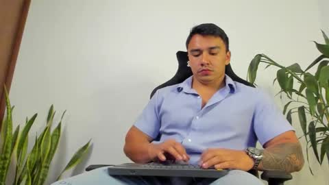 Snapshot of eithanconor1 chatting on 09/26/25, 02:26 EITHAN CONOR online show from 09/26/25, 02:26