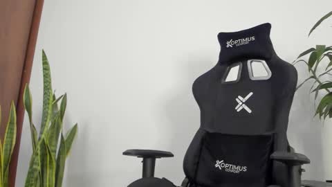 Snapshot of eithanconor1 chatting on 10/11/25, 01:38 EITHAN CONOR online show from 10/11/25, 01:38