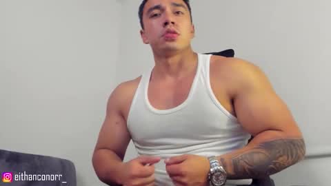 Snapshot of eithanconor1 chatting on 10/21/25, 01:50 EITHAN CONOR online show from 10/21/25, 01:50