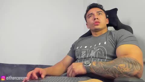 Snapshot of eithanconor1 chatting on 10/24/25, 01:13 EITHAN CONOR online show from 10/24/25, 01:13