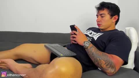 Snapshot of eithanconor1 chatting on 12/01/25, 03:00 EITHAN CONOR online show from 12/01/25, 03:00