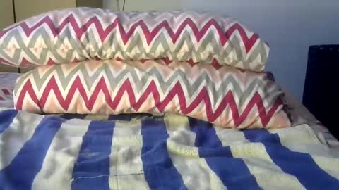 Snapshot of el_petite chatting on 03/09/25, 04:00 petite online show from 03/09/25, 04:00