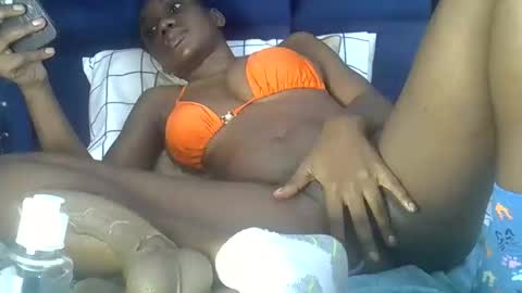 Snapshot of el_petite chatting on 09/21/25, 11:06 petite online show from 09/21/25, 11:06