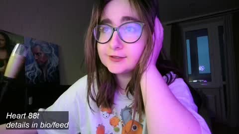 If you like it when I meow give me a thumbs up online show from 02/08/25, 03:53