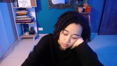 Snapshot of ela_0 chatting on 10/28/25, 11:51 Ela Help me reach 100 thumbs up online show from 10/28/25, 11:51