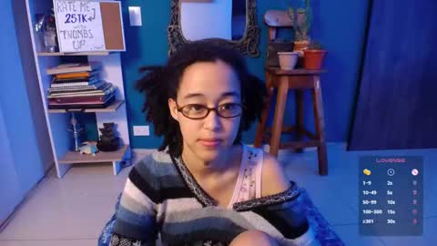 Snapshot of ela_0 chatting on 10/31/25, 12:22 Ela Help me reach 100 thumbs up online show from 10/31/25, 12:22