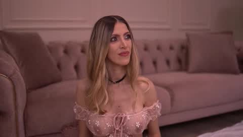 Ella online show from 11/06/25, 05:41