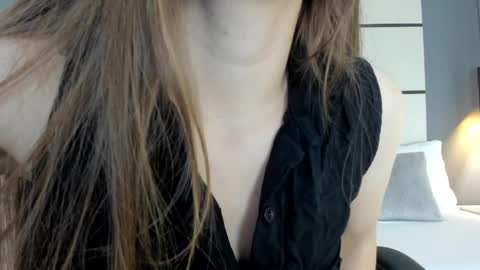 E L A I A online show from 04/09/26, 07:19