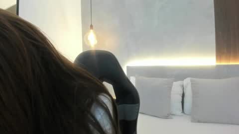 E L A I A online show from 04/14/26, 07:20