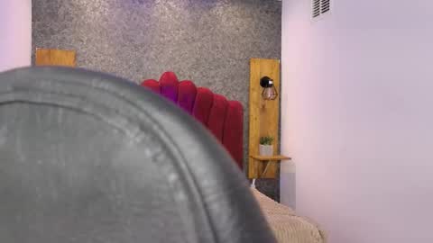 Elaia online show from 11/26/25, 03:07