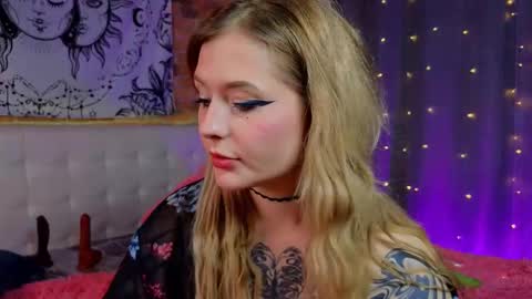 Lina online show from 02/18/25, 10:58