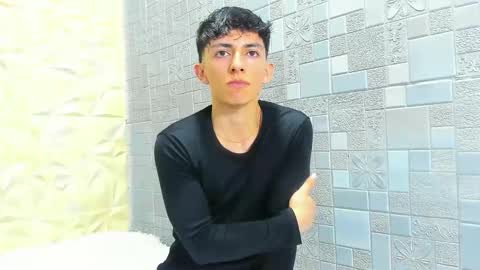 Snapshot of elangiraldo chatting on 11/11/25, 10:21 Elan Giralon online show from 11/11/25, 10:21