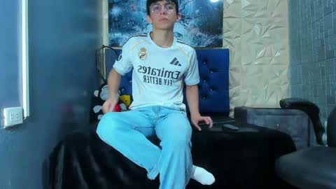 Elan Giralon online show from 03/22/26, 09:07