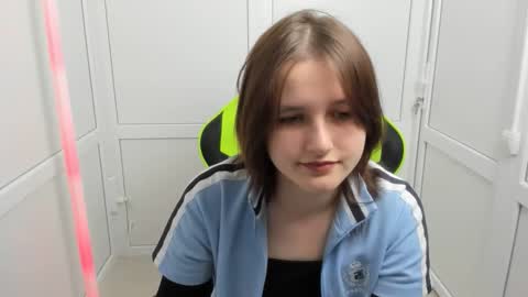 Snapshot of elara_muse chatting on 04/22/26, 07:00 Evie online show from 04/22/26, 07:00
