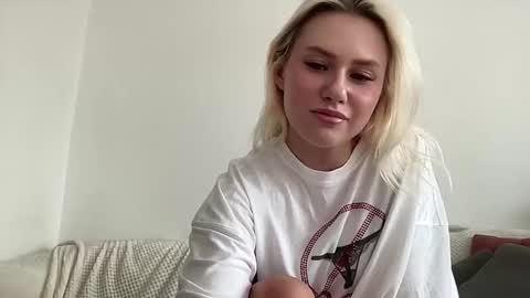 elaraluxxxe online show from 09/18/25, 11:01