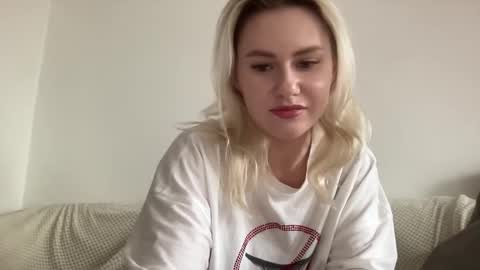 elaraluxxxe online show from 10/21/25, 09:54
