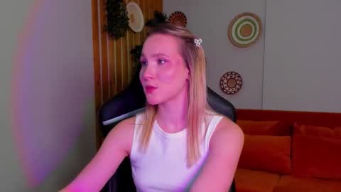 elaravoltage online show from 03/19/26, 02:54