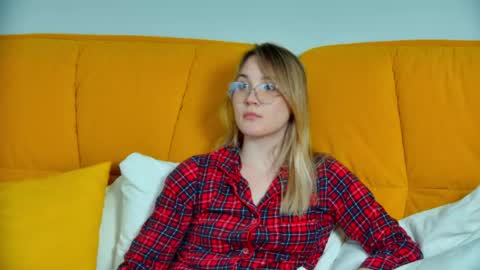 elaravoltage online show from 04/14/26, 05:19