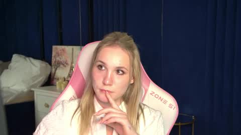 elaravoltage online show from 04/28/26, 05:29