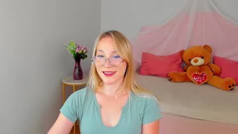 elaravoltage online show from 07/11/26, 05:04