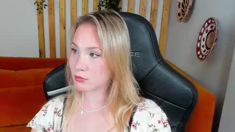 elaravoltage online show from 07/14/26, 05:01