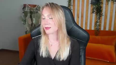 elaravoltage online show from 07/16/26, 05:08