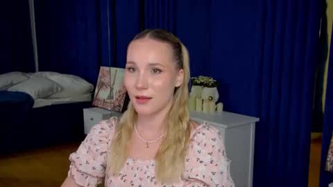 elaravoltage online show from 07/18/26, 05:17