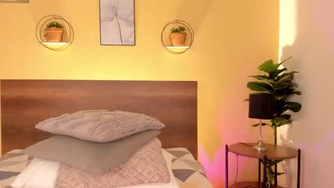 Ela online show from 10/20/25, 08:53