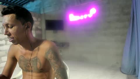 Snapshot of elchicletv chatting on 12/19/24, 02:56 El CHICLE TV - SHOW online show from 12/19/24, 02:56