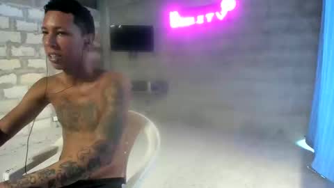 Snapshot of elchicletv chatting on 12/23/24, 06:05 El CHICLE TV - SHOW online show from 12/23/24, 06:05