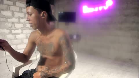 Snapshot of elchicletv chatting on 12/27/24, 08:24 El CHICLE TV - SHOW online show from 12/27/24, 08:24