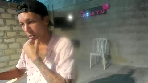 Snapshot of elchicletv chatting on 01/04/25, 02:25 El CHICLE TV - SHOW online show from 01/04/25, 02:25