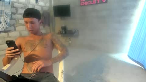 Snapshot of elchicletv chatting on 01/11/25, 06:44 El CHICLE TV - SHOW online show from 01/11/25, 06:44