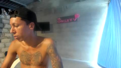 Snapshot of elchicletv chatting on 01/11/25, 09:46 El CHICLE TV - SHOW online show from 01/11/25, 09:46