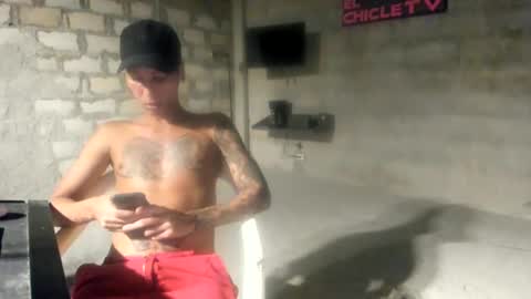 Snapshot of elchicletv chatting on 01/14/25, 07:59 El CHICLE TV - SHOW online show from 01/14/25, 07:59