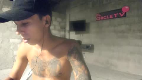 Snapshot of elchicletv chatting on 01/20/25, 05:59 El CHICLE TV - SHOW online show from 01/20/25, 05:59